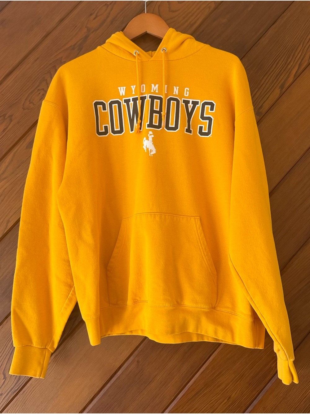 Champion Wyoming Cowboys Hoodie Men’s L Gold Yellow NCAA Sweatshirt